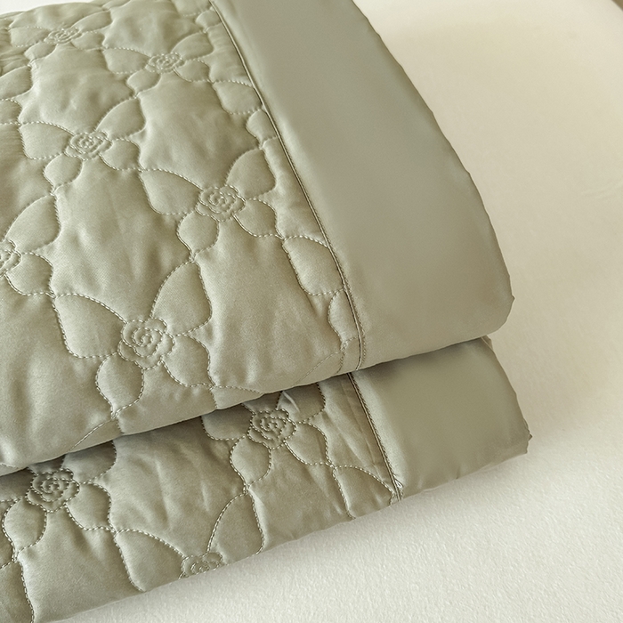 91家纺网 家纺一手货源 找家纺 好阁家纺 2025新款100支全棉蚕丝豆邦纤维床盖 绿墨