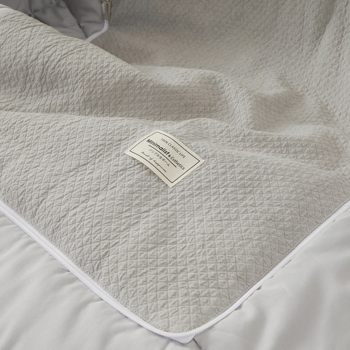 91家纺网 家纺一手货源 找家纺 番茄+ 2025新款简约全棉色织抱枕被 大地灰