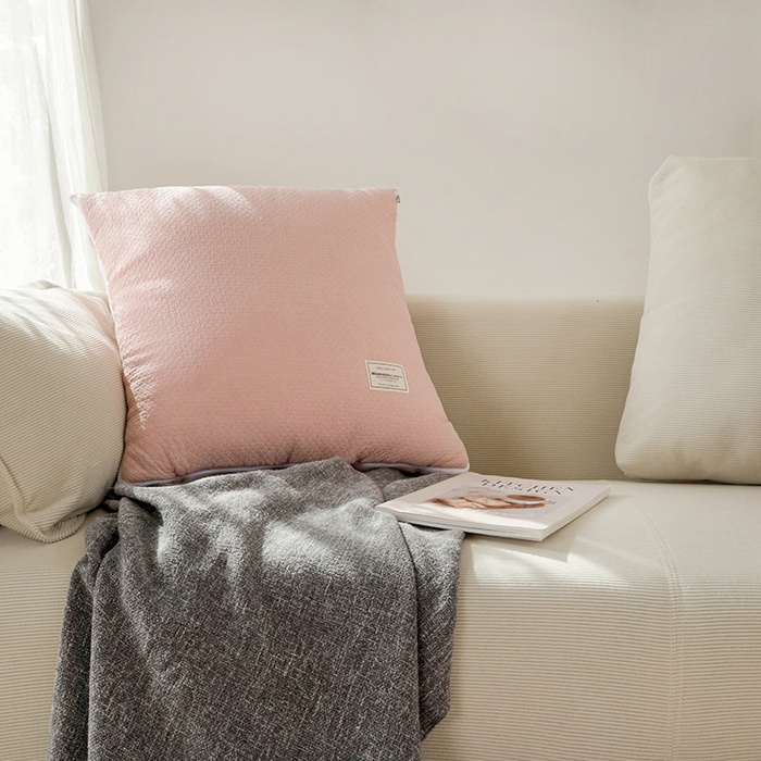 91家纺网 家纺一手货源 找家纺 番茄+ 2025新款简约全棉色织抱枕被 落樱粉