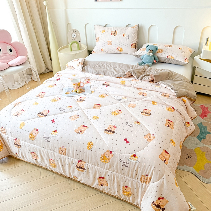 91家纺网 家纺一手货源 找家纺 熙宴家纺 2025新款A类水洗双层纱100%新疆棉花印花夏被空调被夏凉被 小熊蛋糕