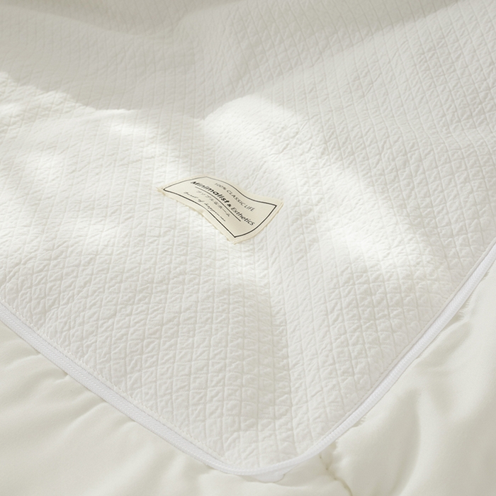 91家纺网 家纺一手货源 找家纺 番茄+ 2025新款简约全棉色织抱枕被 月白