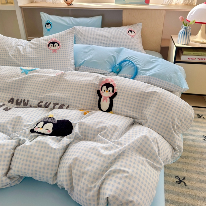 91家纺网 家纺一手货源 找家纺 如意朵2025新款全棉毛巾绣四件套 企鹅抱抱