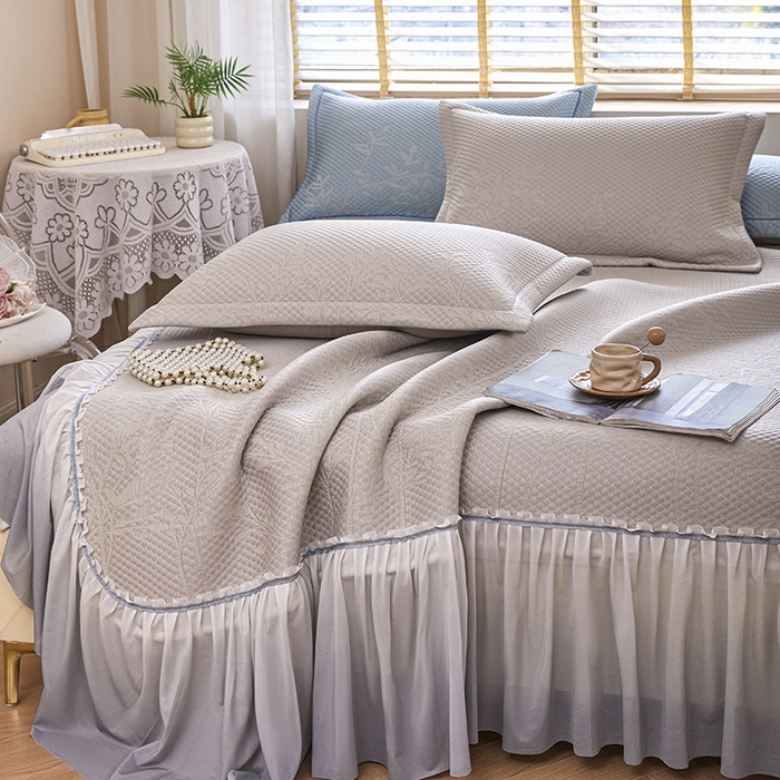 91家纺网 家纺一手货源 找家纺 桂雅居 2025春夏新款高分子凉席三件套床裙款 优雅灰