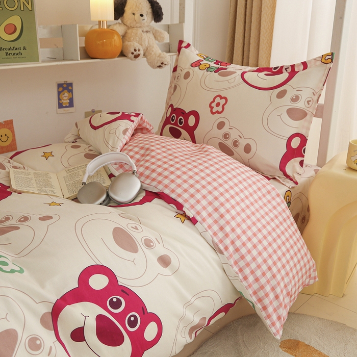 91家纺网 家纺一手货源 找家纺 棉造家居 2025新款全棉学生宿舍三件套纯棉印花六件套 草莓熊熊