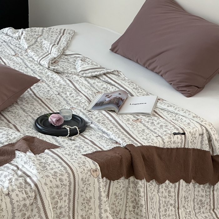 91家纺网 家纺一手货源 找家纺 觅糖  2025新款春夏款法式蕾丝针织大豆夏被 花伴