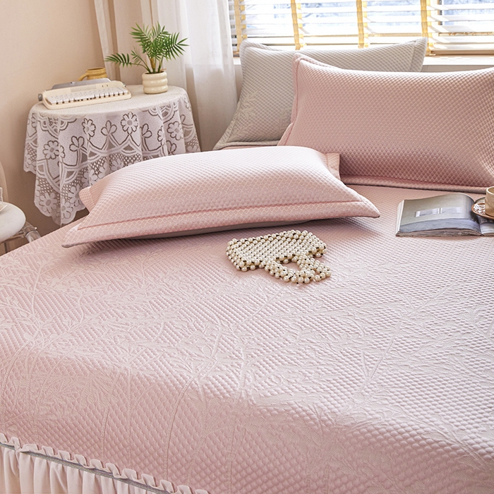 91家纺网 家纺一手货源 找家纺 桂雅居 2025春夏新款高分子凉席三件套床裙款 豆蔻粉