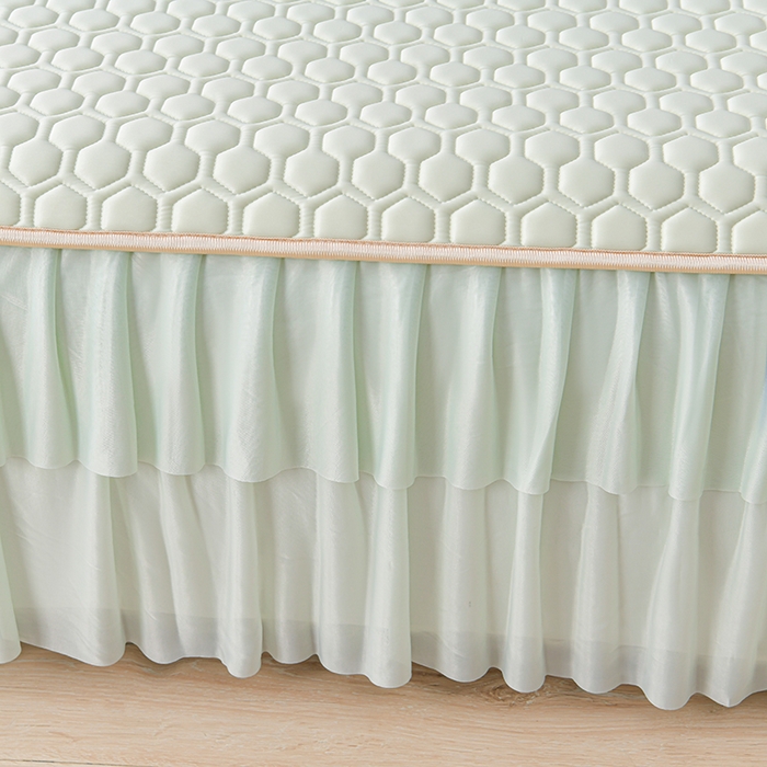 91家纺网 家纺一手货源 找家纺 畅畅家纺 2025新款夏季凉感丝足球花纯色凉席夏被四件套 足球花-清新绿