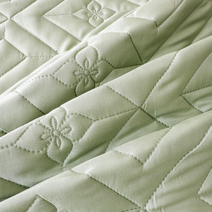 91家纺网 家纺一手货源 找家纺 云雀  2025新款舒适莱赛尔天丝夹棉床盖 菱格床盖-豆绿