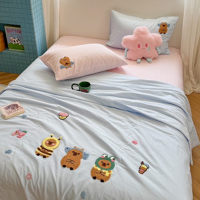 91家纺网 家纺一手货源 找家纺 TT.one 塔塔家居 TT.one 塔塔家居 TT.one 塔塔家居 2025新款全棉双层纱毛巾绣萌宠系列夏被 夏被·呆萌皮皮