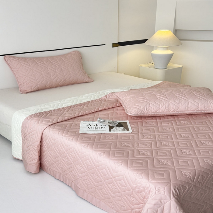 91家纺网 家纺一手货源 找家纺 云雀  2025新款舒适莱赛尔天丝夹棉床盖 菱格床盖-豆沙