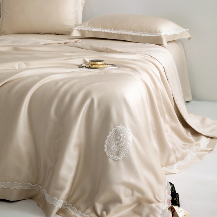 91家纺网 家纺一手货源 找家纺 桂雅居2025新款80支进口莱赛尔双丝夏被-达芙妮 云雾金