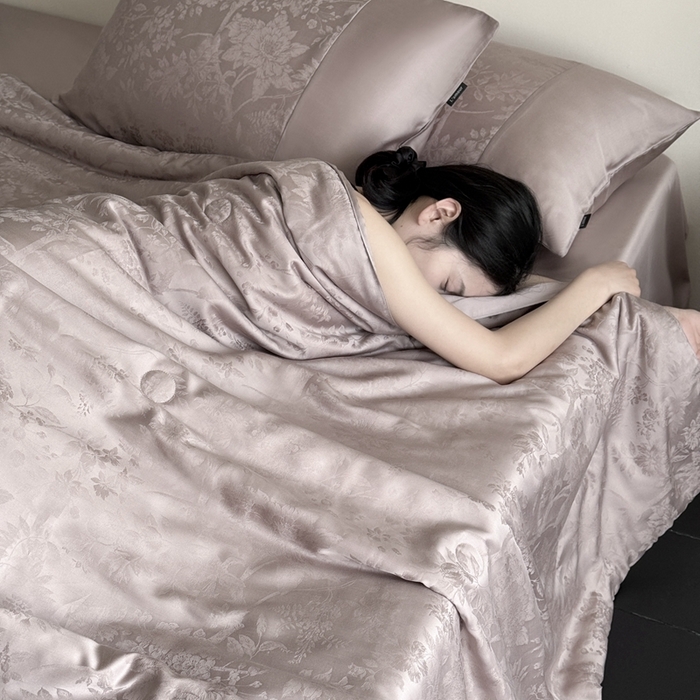 91家纺网 家纺一手货源 找家纺 鹿班家居 2025年夏季60S莱赛尔提花夏被系列-原野【标准会员-20元】 原野-豆沙