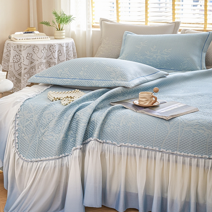 91家纺网 家纺一手货源 找家纺 桂雅居 2025春夏新款高分子凉席三件套床裙款 天空蓝