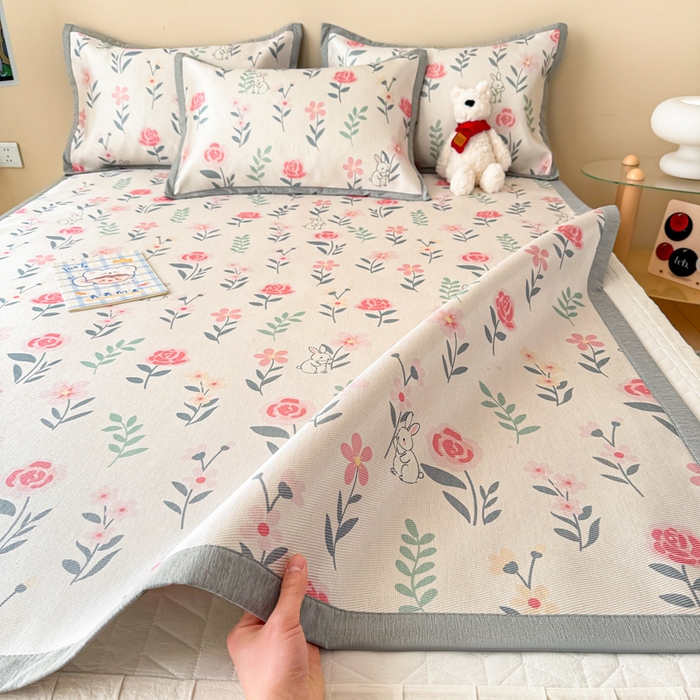 91家纺网 家纺一手货源 找家纺 典曼家纺 2025春夏新款250D冰丝宽边圆网冰丝凉席席子 采花小兔