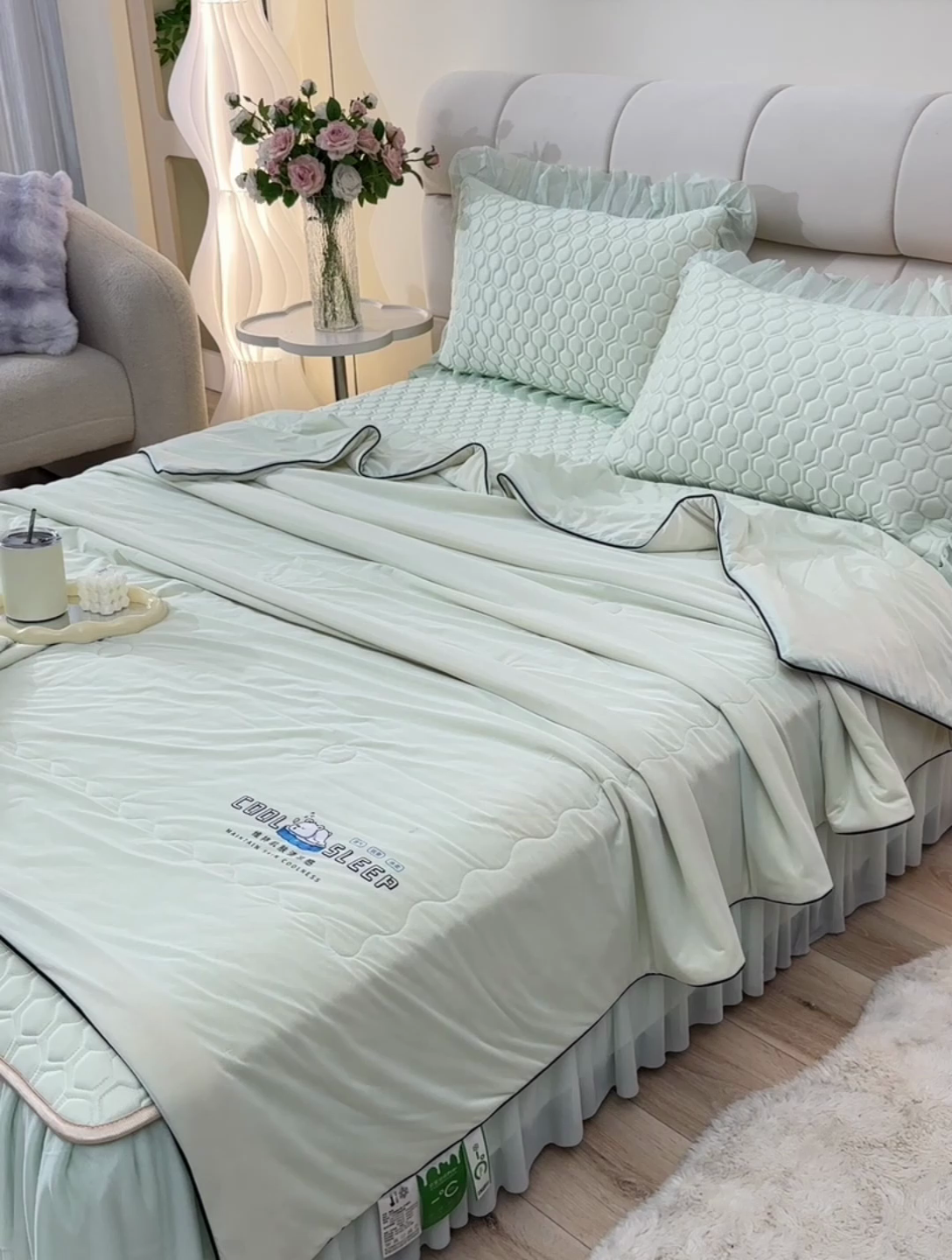 91家纺网 家纺一手货源 找家纺 畅畅家纺 2025新款夏季凉感丝足球花纯色凉席夏被四件套 足球花-清新绿