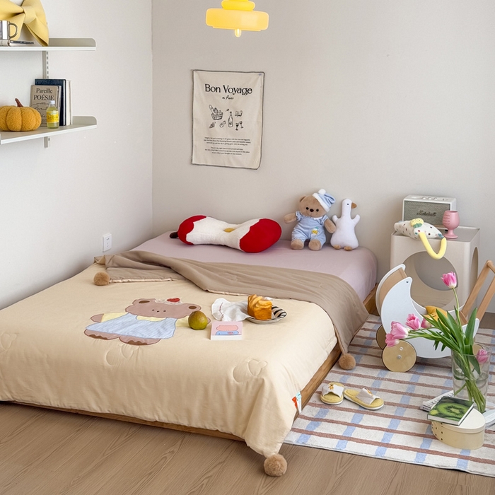 91家纺网 家纺一手货源 找家纺 喜多兔2025新款高精密人字棉贴布绣奶里奶气夏被夏凉被 咖色奶气小熊