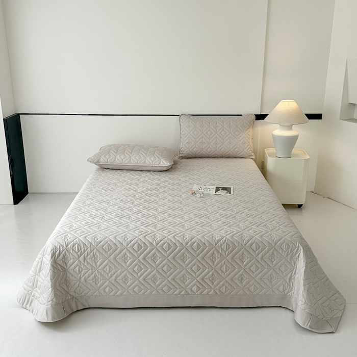 91家纺网 家纺一手货源 找家纺 云雀  2025新款舒适莱赛尔天丝夹棉床盖 菱格床盖-浅灰