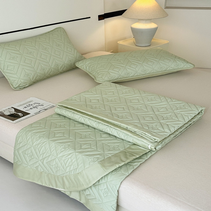 91家纺网 家纺一手货源 找家纺 云雀  2025新款舒适莱赛尔天丝夹棉床盖 菱格床盖-豆绿