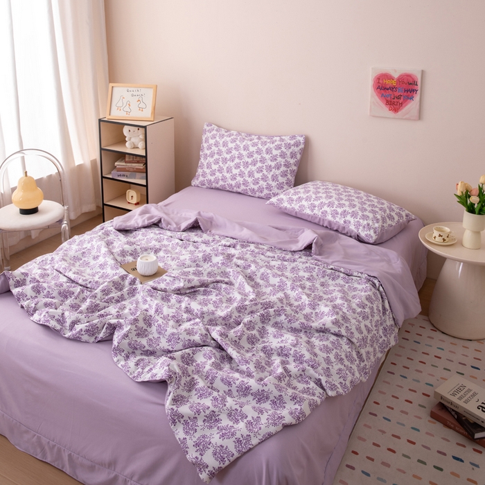 91家纺网 家纺一手货源 找家纺 南北家居 2025新款针织棉双层纱夏被四件套 幻紫蝶影