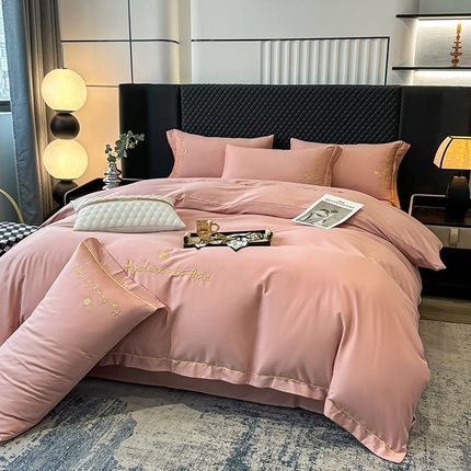 91家纺网 家纺一手货源 找家纺 （总）宇彬家纺 2025直播新款13374全棉纯棉母婴级压线一字绣纯色刺绣四件套全棉纯棉贡缎新疆长绒字母款铂金系列