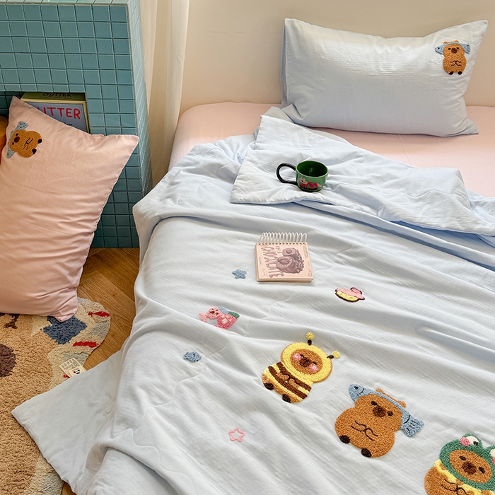 91家纺网 家纺一手货源 找家纺 TT.one 塔塔家居 TT.one 塔塔家居 TT.one 塔塔家居 2025新款全棉双层纱毛巾绣萌宠系列夏被 夏被·呆萌皮皮