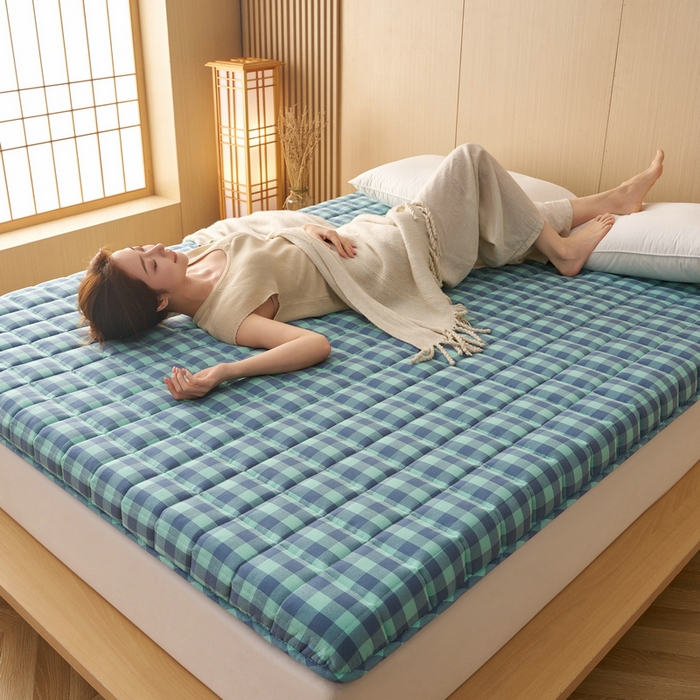 91家纺网 家纺一手货源 找家纺 锦丝钰床垫 2025新款色织水洗棉棉花床垫 蓝绿中格