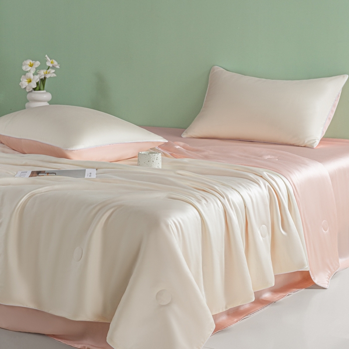 91家纺网 家纺一手货源 找家纺 爱彼家纺 2025夏季新款麻绳款冰丝夏被夏凉被空调被四件套-风格二 麻绳款夏被-奶昔白+粉