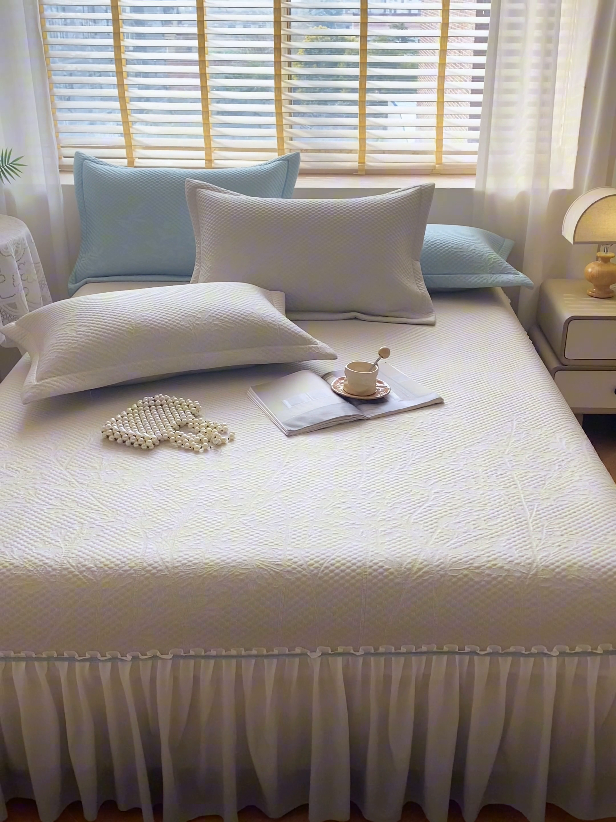 91家纺网 家纺一手货源 找家纺 桂雅居 2025春夏新款高分子凉席三件套床裙款 优雅灰