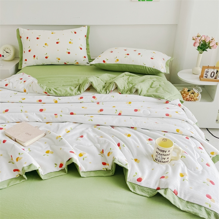 91家纺网 家纺一手货源 找家纺 南北家居 2025新款亲肤泡泡棉提花夏被 甜蜜樱桃