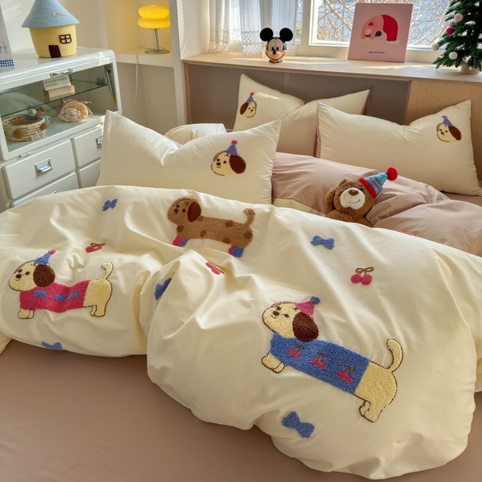 91家纺网 家纺一手货源 找家纺 如意朵2025新款全棉毛巾绣四件套 狗狗家族