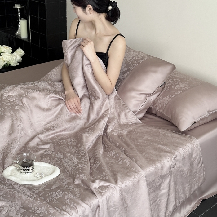 91家纺网 家纺一手货源 找家纺 鹿班家居 2025年夏季60S莱赛尔提花夏被系列-原野【标准会员-20元】 原野-豆沙