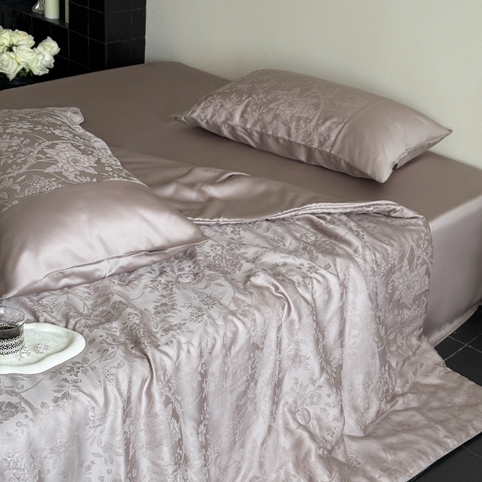 91家纺网 家纺一手货源 找家纺 鹿班家居 2025年夏季60S莱赛尔提花夏被系列-原野【标准会员-20元】 原野-豆沙