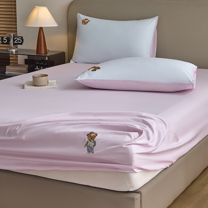 91家纺网 家纺一手货源 找家纺 禾时 2025新款A类全棉卡通小熊刺绣床笠床套床罩床垫保护套 贝尔熊-紫