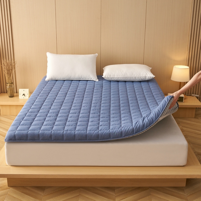 91家纺网 家纺一手货源 找家纺 锦丝钰床垫 2025新款色织水洗棉棉花床垫 牛仔蓝