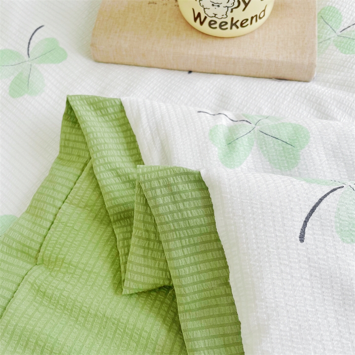 91家纺网 家纺一手货源 找家纺 南北家居 2025新款亲肤泡泡棉提花夏被 三叶草