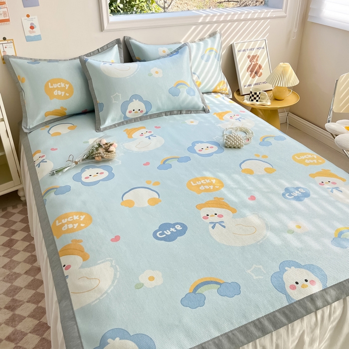 91家纺网 家纺一手货源 找家纺 典曼家纺 2025春夏新款250D冰丝宽边圆网冰丝凉席席子 可爱鸭