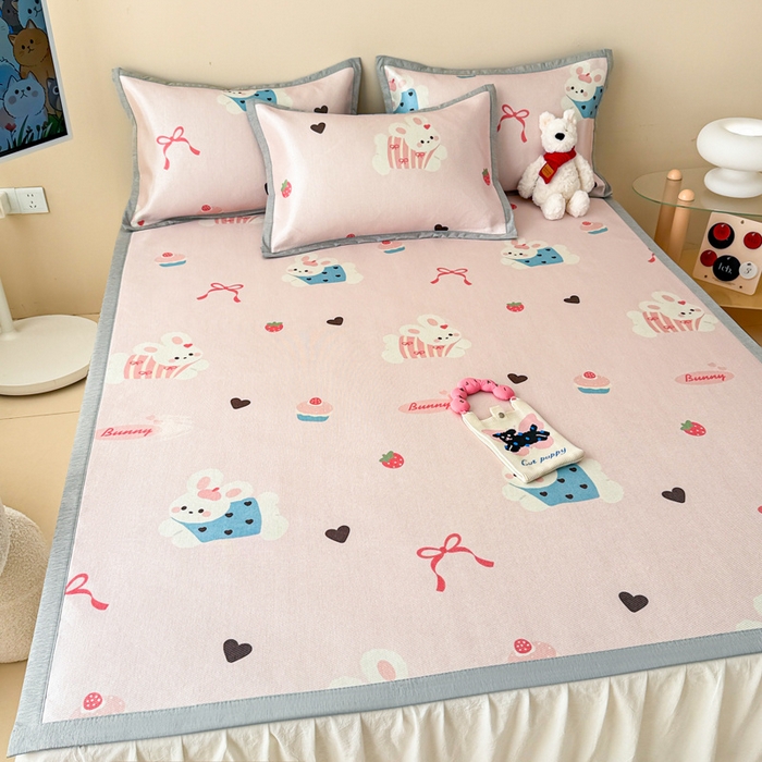 91家纺网 家纺一手货源 找家纺 典曼家纺 2025春夏新款250D冰丝宽边圆网冰丝凉席席子 蛋糕兔子