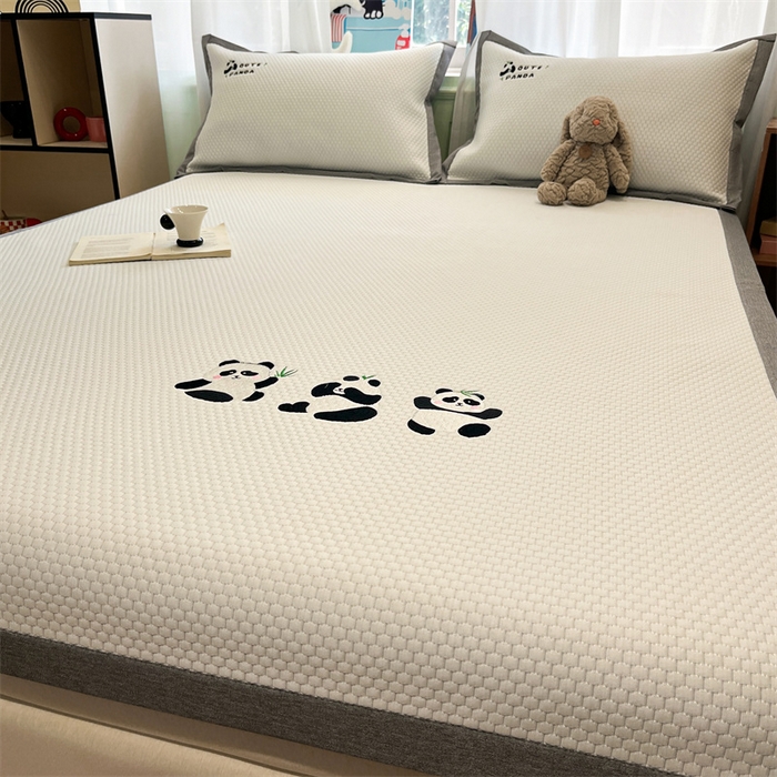 91家纺网 家纺一手货源 找家纺 启程家纺 2025春夏新款冰豆豆凉席刺绣款复合三明治三件套 熊猫-白