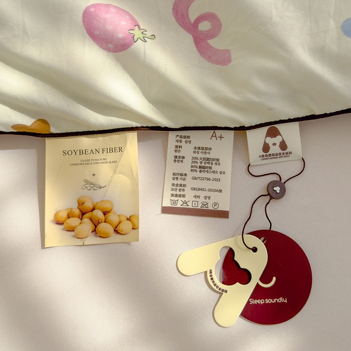 91家纺网 家纺一手货源 找家纺 美派工厂店2025新款水洗邹邹纱夏被 草莓粉熊