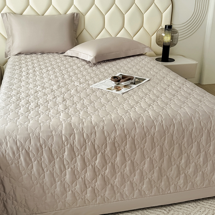 91家纺网 家纺一手货源 找家纺 金喜 2025新款高端100支全棉蚕丝床盖豆邦纤维蚕丝床盖三件套-蝶恋花系列 蝶恋花-雾粉