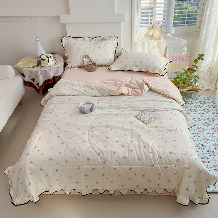 91家纺网 家纺一手货源 找家纺 慕尚 2025新款云感棉花边夏凉被空调被 粉蝴蝶结