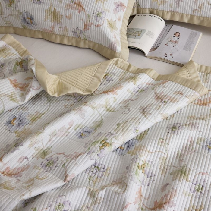 91家纺网 家纺一手货源 找家纺 黛舒家居2025新款天丝水洗印花夏被床盖三件套 樱岛春漫