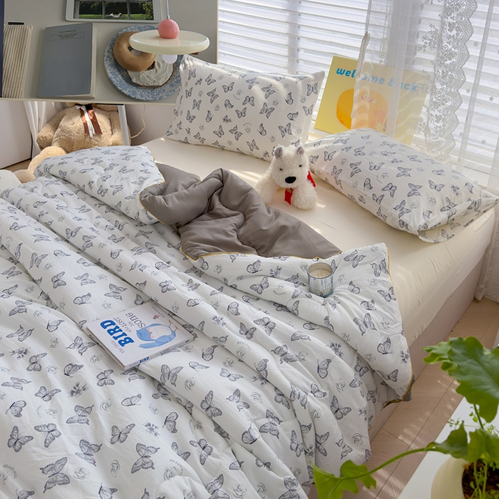 91家纺网 家纺一手货源 找家纺 美派工厂店2025新款水洗邹邹纱夏被 梦幻蝴蝶