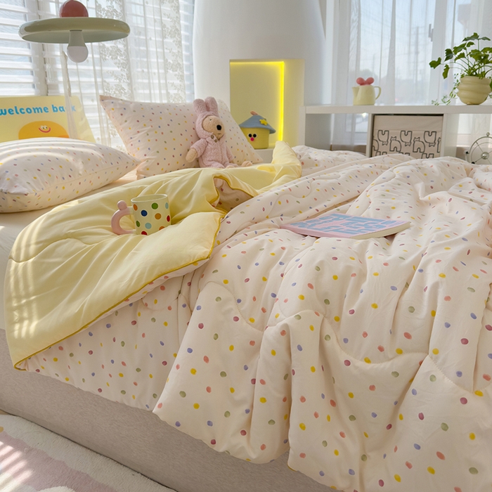 91家纺网 家纺一手货源 找家纺 美派工厂店2025新款水洗邹邹纱夏被 小波点