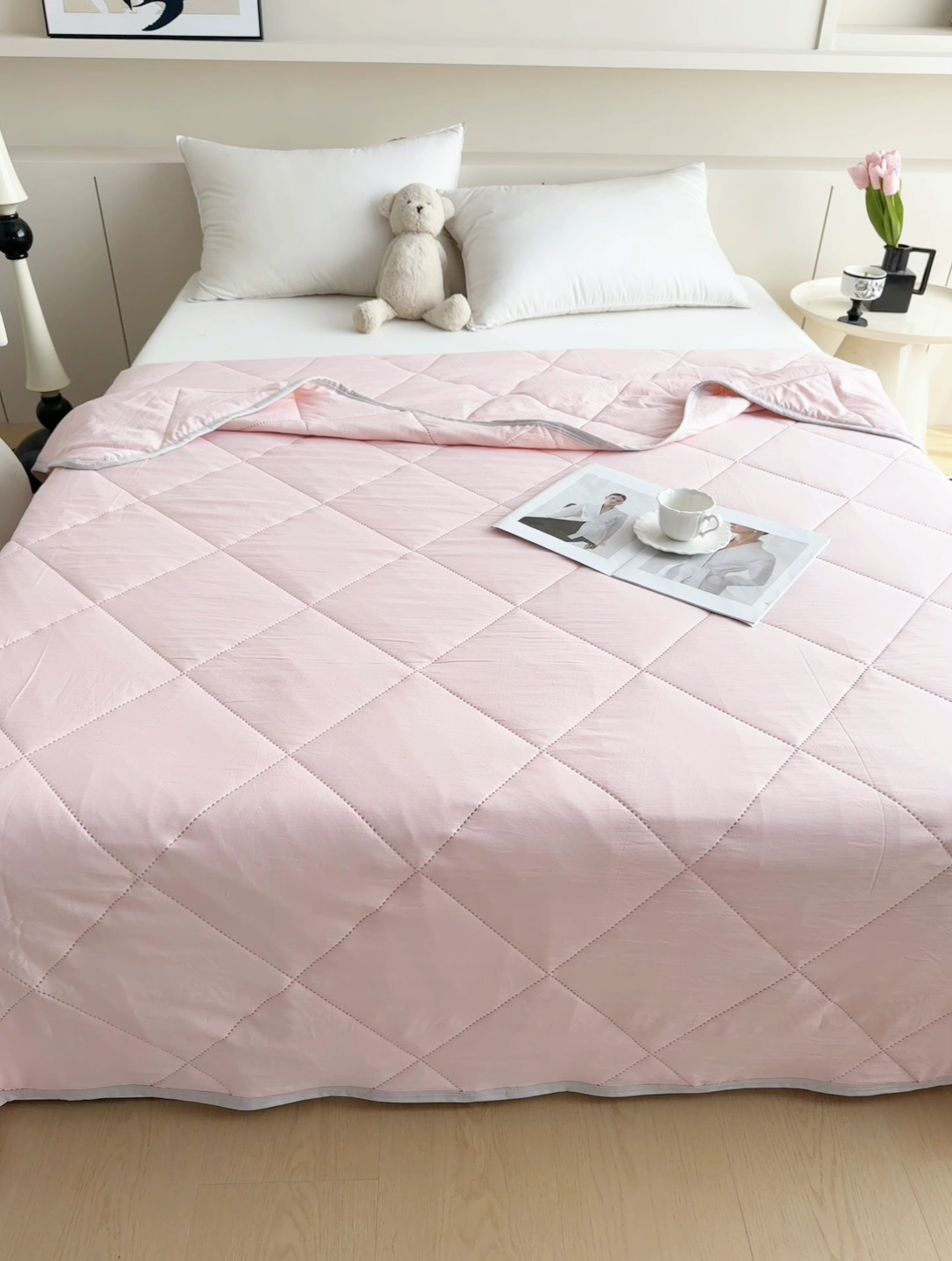 91家纺网 家纺一手货源 找家纺 薇玛仕 2025新款外贸款纯色亲肤磨毛超声波空调被 草莓粉