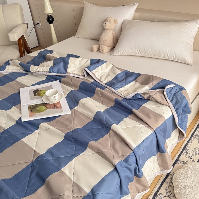 91家纺网 家纺一手货源 找家纺 薇玛仕 2025新款印花款小清新超声波大豆夏凉被空调被 蓝咖大格