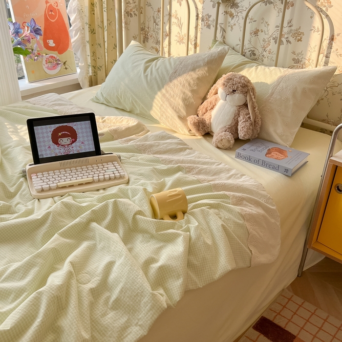 91家纺网 家纺一手货源 找家纺 盼季家纺 新款夏季夏天蕾丝花边大豆纤维被夏凉被床单四件套空调被 蕾丝花边夏被-绿小格