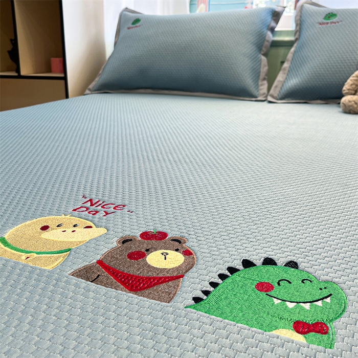 91家纺网 家纺一手货源 找家纺 （总）启程家纺 2025春夏新款冰豆豆凉席刺绣款复合三明治三件套