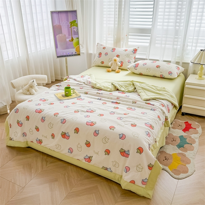 91家纺网 家纺一手货源 找家纺 美梦里 2025新款A类水洗棉棉花夏被 夏凉被空调被 小草莓