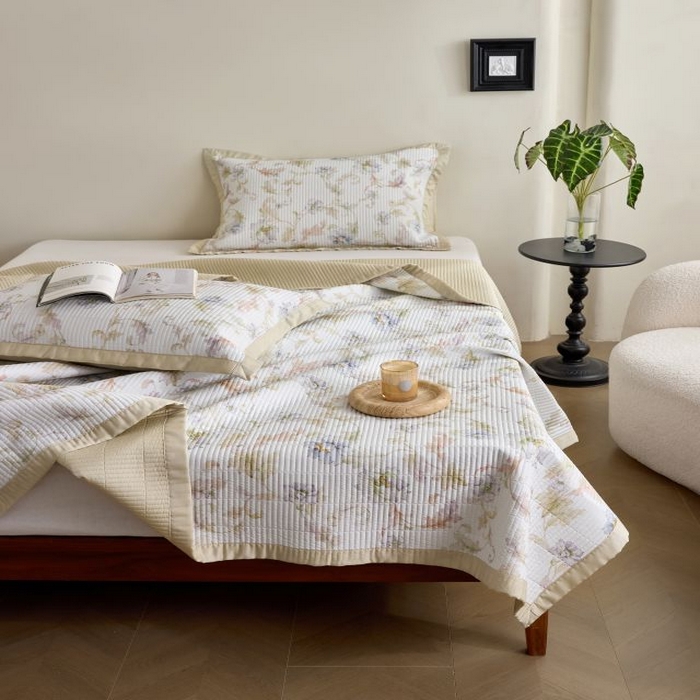 91家纺网 家纺一手货源 找家纺 黛舒家居2025新款天丝水洗印花夏被床盖三件套 樱岛春漫